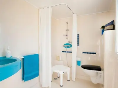 Salle de bains dans l'établissement Mobil home avec terrasse pour 2 personnes - API-1-52-1158