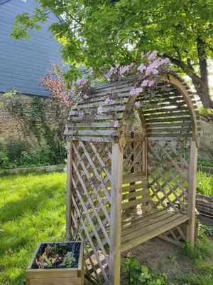 Jardin de l'établissement chambre agréable