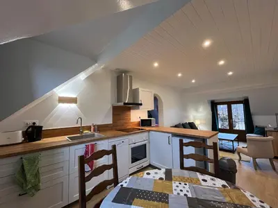 Cuisine ou kitchenette dans l'établissement Gite 18 couchages idéal pour réunion de Famille