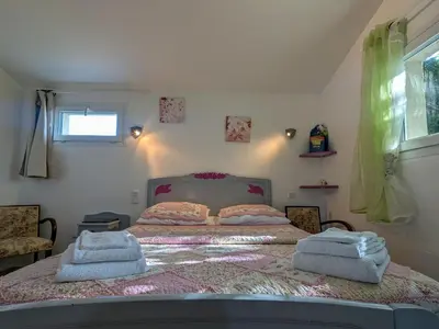Un ou plusieurs lits dans un hébergement de l'établissement Chambres d'hôtes Anne, Marie Davaillon, Chambre Cerise