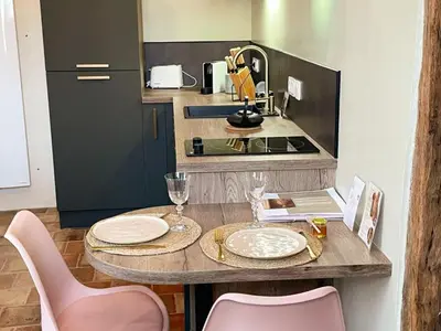 Cuisine ou kitchenette dans l'établissement Charmant studio tout équipé au cœur de Vallères - FR-1-381-643