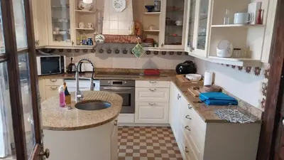 Cuisine ou kitchenette dans l'établissement Spacieuse maison familiale à Chaumont-sur-Loire avec jardin