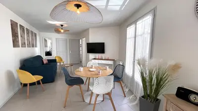 Télévision ou salle de divertissement dans l'établissement Le Léonard 100 m Château d'Amboise-4p- 3 étoiles
