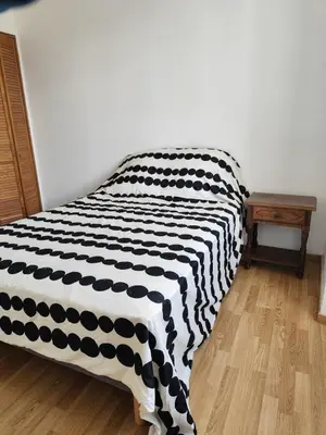 Un ou plusieurs lits dans un hébergement de l'établissement Maison 2 chambres au coeur de Noyen