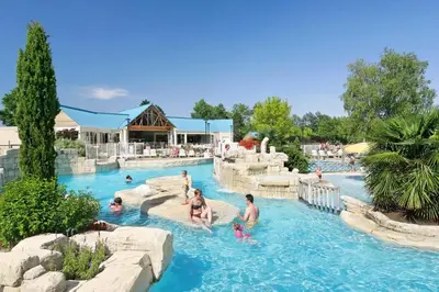 Piscine de l'établissement ZEcamping 5 familial animaux acceptés ou située à proximité