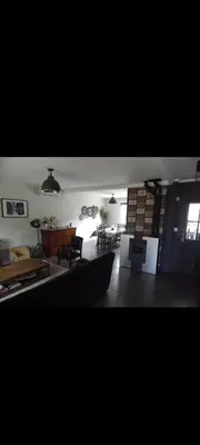 Bibliothèque dans la villa