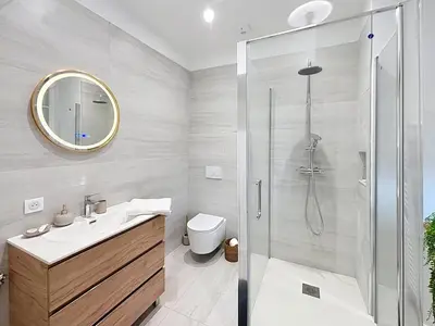 Salle de bains dans l'établissement Le Pretty - T2 rénové vue château avec parking