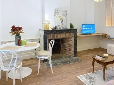 Coin salon dans l'établissement Le Pretty - T2 rénové vue château avec parking