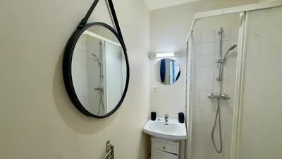 Salle de bains dans l'établissement Studio cosy - Quartier Prébendes, Tours centre