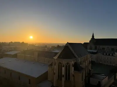 Lever ou coucher de soleil vu de l'appartement ou à proximité