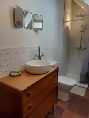 Salle de bains dans l'établissement La brocante