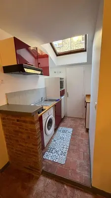 Cuisine ou kitchenette dans l'établissement T2 Vieux Mans Face Cathédrale Rue Piétonne