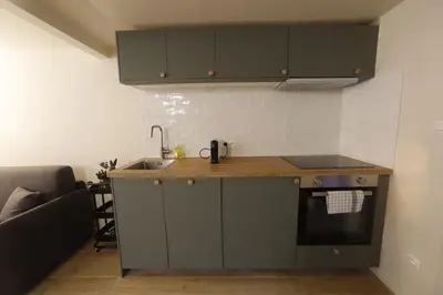 Cuisine ou kitchenette dans l'établissement The Wooded Getaway - Entire House