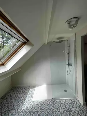 Salle de bains dans l'établissement The Wooded Getaway - Entire House