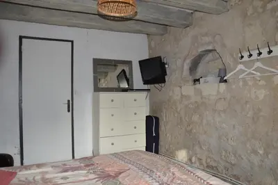 Télévision ou salle de divertissement dans l'établissement Gite la Poitevinière, jardin, barbecue, proche Saumur, 7 couchages