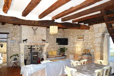 Télévision ou salle de divertissement dans l'établissement Gite la Poitevinière, jardin, barbecue, proche Saumur, 7 couchages