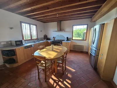 Cuisine ou kitchenette dans l'établissement Gîte de la Chesnaie