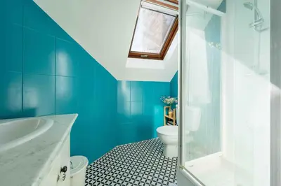 Salle de bains dans l'établissement Le Grenier de Lucie nice duplex, Wi-Fi