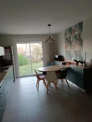 Cuisine ou kitchenette dans l'établissement Maison proche circuit 24h
