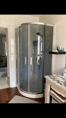 Salle de bains dans l'établissement 3-bedroom house with garden, near city center