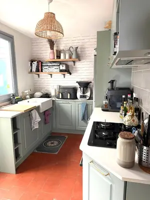 Cuisine ou kitchenette dans l'établissement Maison proche centre Le Mans