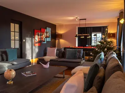 Coin salon dans l'établissement Gîte de luxe avec Piscine, Jacuzzi, Hammam, Animaux admis, Proche Le Mans - FR-1-410-451