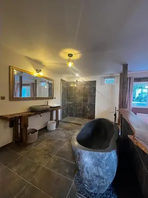 Salle de bains dans l'établissement Grange rénovée