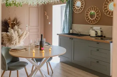 Cuisine ou kitchenette dans l'établissement Love Room l'Instant Suspendu