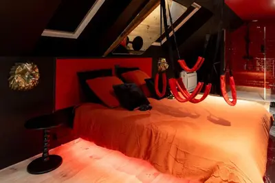 Un ou plusieurs lits dans un hébergement de l'établissement Love Room L'Ombre du Désir Secret