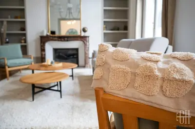 Coin salon dans l'établissement Spacieux Appartement - Type Haussmannien - Wifi