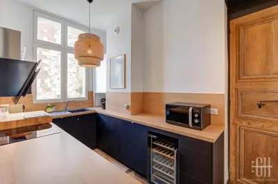Cuisine ou kitchenette dans l'établissement Spacieux Appartement - Type Haussmannien - Wifi