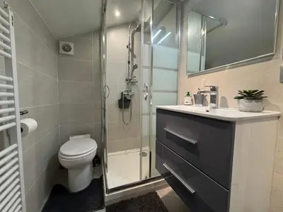 Salle de bains dans l'établissement Le Paisible - 4pers - Parking - Wi-Fi