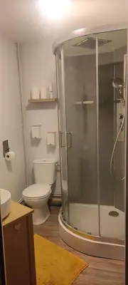 Salle de bains dans l'établissement Chambre avec salle d'eau privée