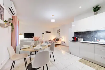 Cuisine ou kitchenette dans l'établissement Le Sésame