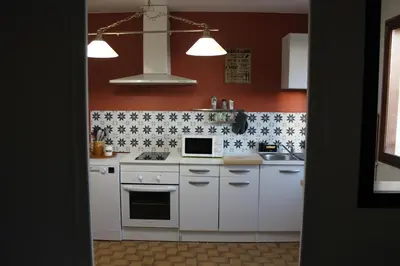 Cuisine ou kitchenette dans l'établissement Charmante maison à la campagne