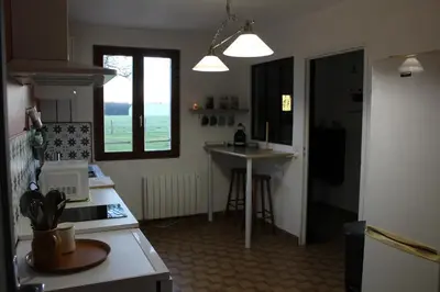 Cuisine ou kitchenette dans l'établissement Charmante maison à la campagne