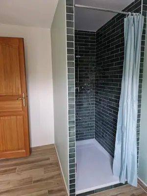 Salle de bains dans l'établissement Maison Le Thuau