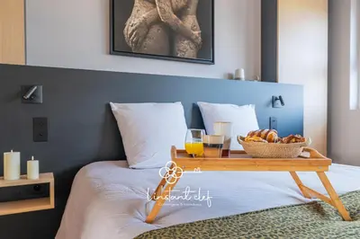 Un ou plusieurs lits dans un hébergement de l'établissement Appartement d Exception - Hyper Centre - 3 suites, Parking & Billard