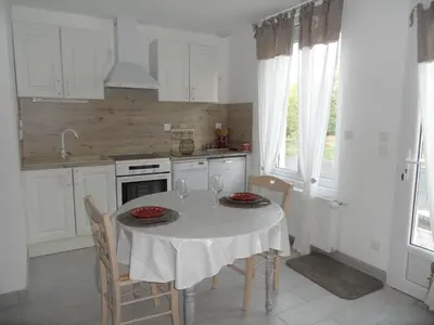 Cuisine ou kitchenette dans l'établissement Le Paradis de bois guyon