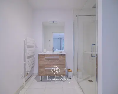 Salle de bains dans l'établissement Ecrin unique - Appartement Premium - Terrasse, Vue & Garage