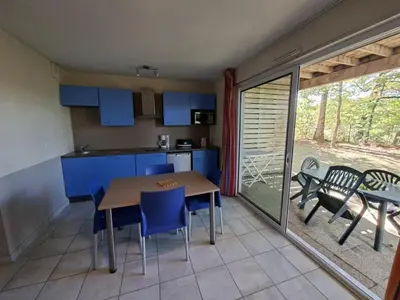 Cuisine ou kitchenette dans l'établissement Cottage Corneille 3 paisible et frais
