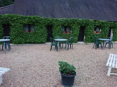 Jardin de l'établissement Auberge Marcheroux