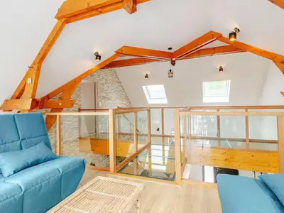 Coin salon dans l'établissement Maison d'architecte avec piscine chauffée et parc sécurisé - FR-1-410-487