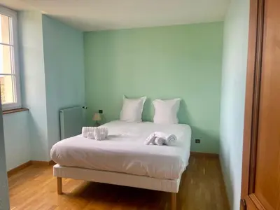 Un ou plusieurs lits dans un hébergement de l'établissement Bois Sangha Maison 3 chambre avec jardin clos