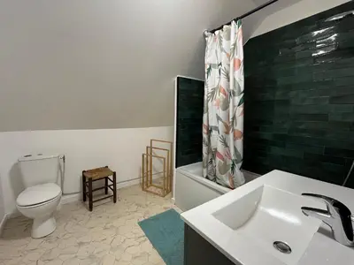Salle de bains dans l'établissement L'ancienne Tonnellerie