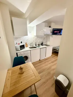 Cuisine ou kitchenette dans l'établissement Studio Coconia RDC - Proche Centre & Gare - WiFi