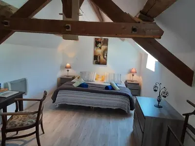 Un ou plusieurs lits dans un hébergement de l'établissement Charmante Maison Ancienne près de Chinon avec Cour Privée - FR-1-381-645