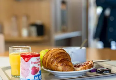 Options de petit-déjeuner proposées aux clients de l'établissement B&B HOTEL Le Mans Nord 1