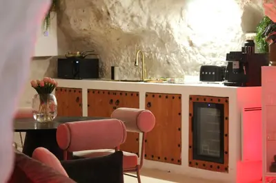 Cuisine ou kitchenette dans l'établissement L alcove des Sens Love Room Jacuzzi sauna