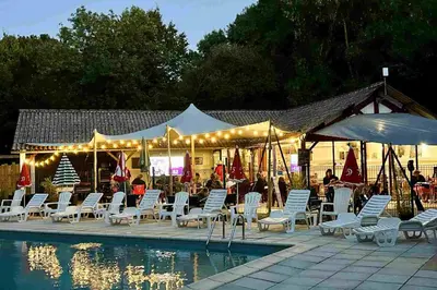 Piscine de l'établissement Mobile home Prestige 2 chambres 5-7 personnes ou située à proximité
